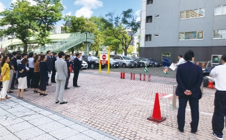 大規模避難訓練 初期消火体験の実施